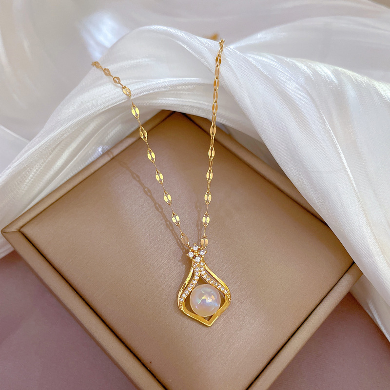 エレガントな女性の K14 ゴールドカラーパールネックレスチ - Pearl Trim Chain のレビューと価格